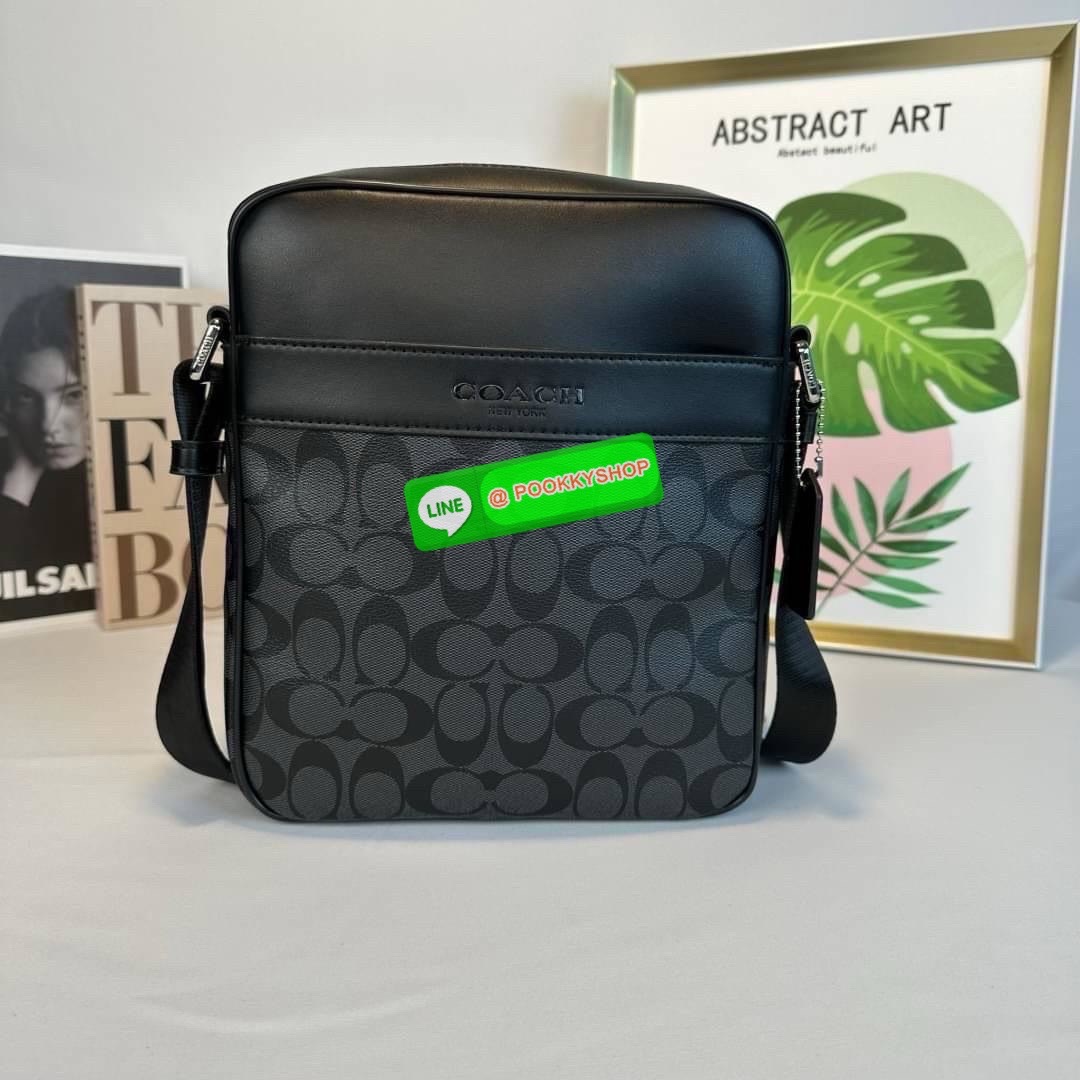 กระเป๋า Coach CHARCOAL/BLACK (COACH F54788) กระเป๋าสะพายซิกเนเจอร์เคลือบ PVC พร้อมขอบหนังปิดด้วยซิป ซับในผ้าด้านนอก: กระเป๋าแบบเปิดด้านหน้าหนึ่งช่องและกระเป๋าแบบเปิดด้านหลังหนึ่งช่อง ด้านในมีซิปและกระเป๋าเอนกประสงค์ สายปรับได้สำหรับสะพายไหล่หรือสะพายข้าง