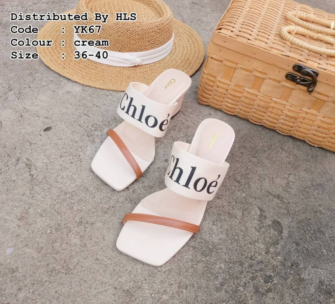 งานรีพีท มาแล้วคะ พร้อมส่งคร่าา รองเท้าส้นสูง maxi ส้นแท่งกลม 2" ทรงสวม สายคาดไขว้ผ้าแคนวาส พิมพ์ลาย chloe' สวยเก๋มากๆ พื้นปั๊มแบรนด์ ใส่สบายมากๆ ใส่สบายๆๆชิวๆ