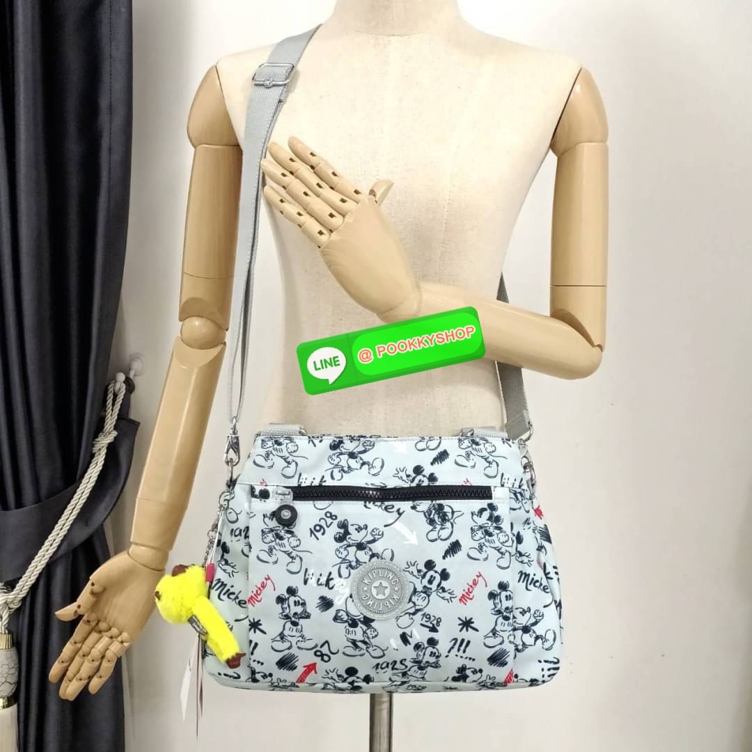 KIPLING ELISE HANDBAG กระเป๋าถือและสะพายไหล่ วัสดุ Nylon +Polyester ขนาดกำลังพอดี จุของได้มาก มีหูจับสองสาย ถือสะดวก น้ำหนักเบา มีช่องซิป ด้านหน้า ช่อง กระเป๋าหลักเปิด-ปิดด้วยซิป มี3 ช่องว่างใส่ของได้จุมากๆ ใส่มือถือได้ กระเป๋าสตางค์ใบยาว และ เครื่องสำอาง