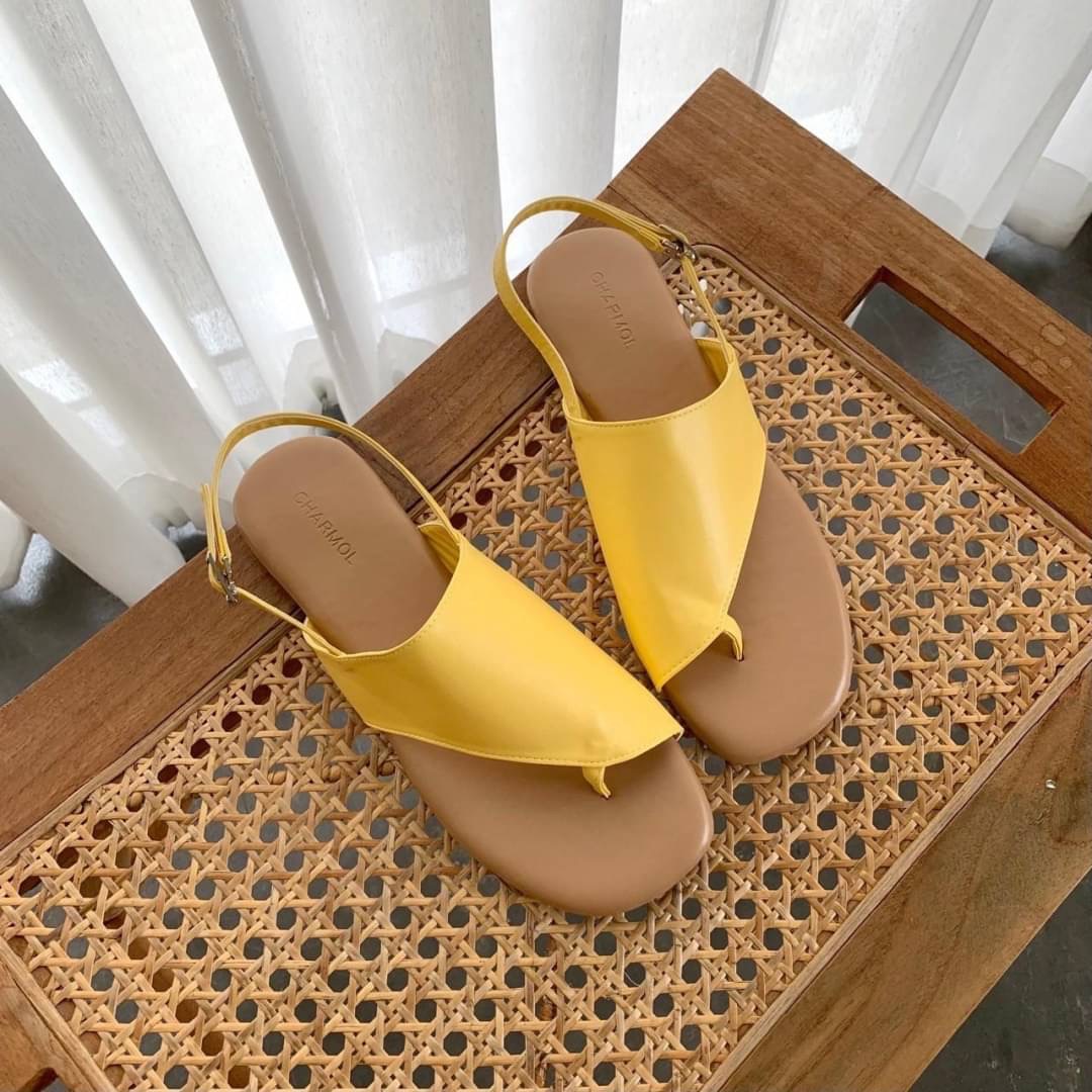 Korea style แบบใหม่รับซัมเมอร์จ้า แตะรัดส้น ทรงคาดหน้าไขว้ น่ารักมากคะ งานสวยมากจริงๆ พื้นนิ่มเบาสบาย ใส่ได้ทุกวันค่ะ