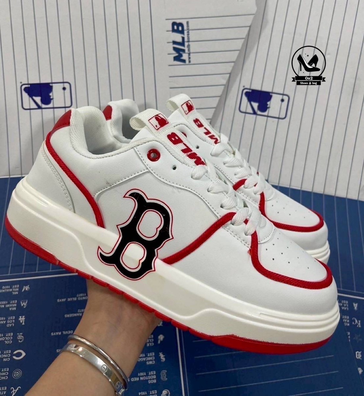 MLB Korea - New York Yankees Sneakers ผ้าใบ NY MLB คอลใหม่เสริมส้นทรงสวยเก๋เทห์มากๆ วัสดุนิ่มน้ำหนักเบาใส่ออกกำลังกายได้ใส่แฟชั่นก็สวยมากค่ะ งานเป๊ะ รีบมาตำไปเทห์กันก่อนหมดจ้า