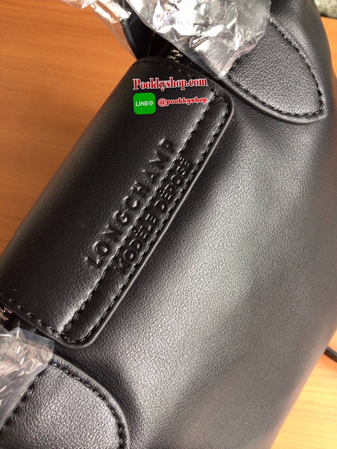 🚚 พร้อมส่ง 🚚 LONGCHAMP X POKE’MON TOP HANDLE BAG XS ขนาด มินิ รุ่น 1500 Collection LE PLIAGE CUIR Fall/ Winter เรียบหรูอย่างฝรั่งเศสกับความน่ารักคาวาอิแบบญี่ปุ่นมาผสม ซึ่งจะเป็นการนำเอาลวดลายพิคาชูมารังสรรค์ลงในกระเป๋าสุดคลาสสิกของแบรนด์ ก