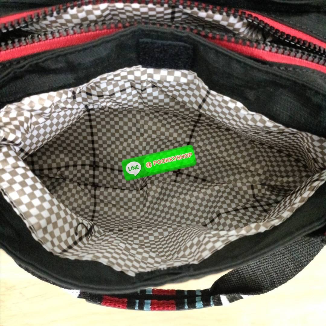 KIPLING ELISE HANDBAG กระเป๋าถือและสะพายไหล่ ขนาดกำลังพอดี จุของได้มาก มีหูจับสองสาย ถือสะดวก น้ำหนักเบา มีช่องซิป ด้านหน้า ช่อง กระเป๋าหลักเปิด-ปิดด้วยซิป มี3 ช่องว่างใส่ของได้จุมากๆ ใส่มือถือได้ กระเป๋าสตางค์ใบยาว และ เครื่องสำอางค์ได้หลายชิ้นเลยค่ะ เก็