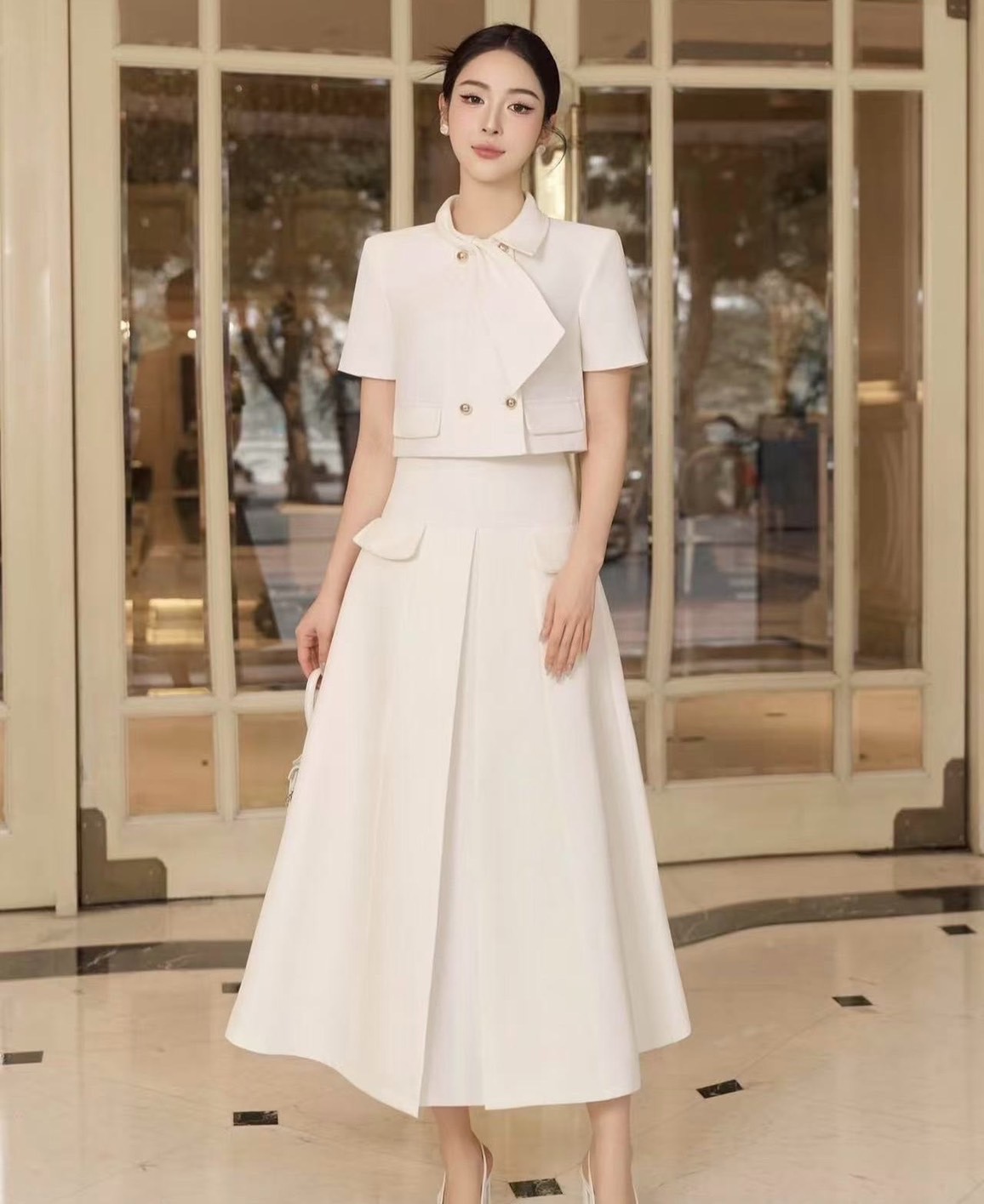 ชุดเซทแฟชั่น เสื้อแขนสั้น ดีเทลสุดเก๋ กระดุมหน้าสีทอง กระโปรงทรงเอ A-Line ดีไซน์สวยเก๋