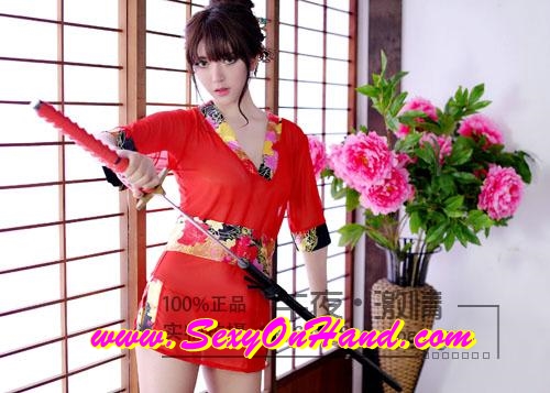 ชุดเซ็กซี่ กิโมโน สีแดงสด แต่งแหวกอก ขอบดำลายซากุระ +สายคาดเอว ลายซากุระ แต่งแหวกขาเพิ่มความเซ็กซี่