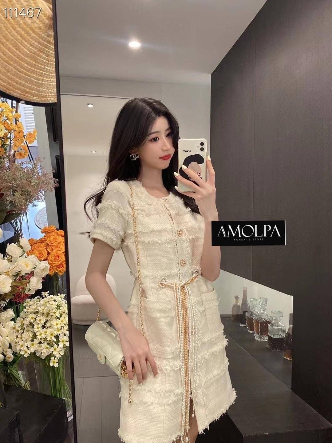 พร้อมส่ง !! DRESS CHANEL TWEED 2022SS ใหม่ล่าสุด งานสวยยตาแตกกค๊า กระดุมมุข ผ้าทวิตงานอย่างดี มาพร้อมสายเข็มขัดมุข กระดุมอย่างดี ใส่เข้ากันบอกเลยว่า สวยสุดๆ ห้ามพลาดเลยน๊า ป้าย Tag CHANEL