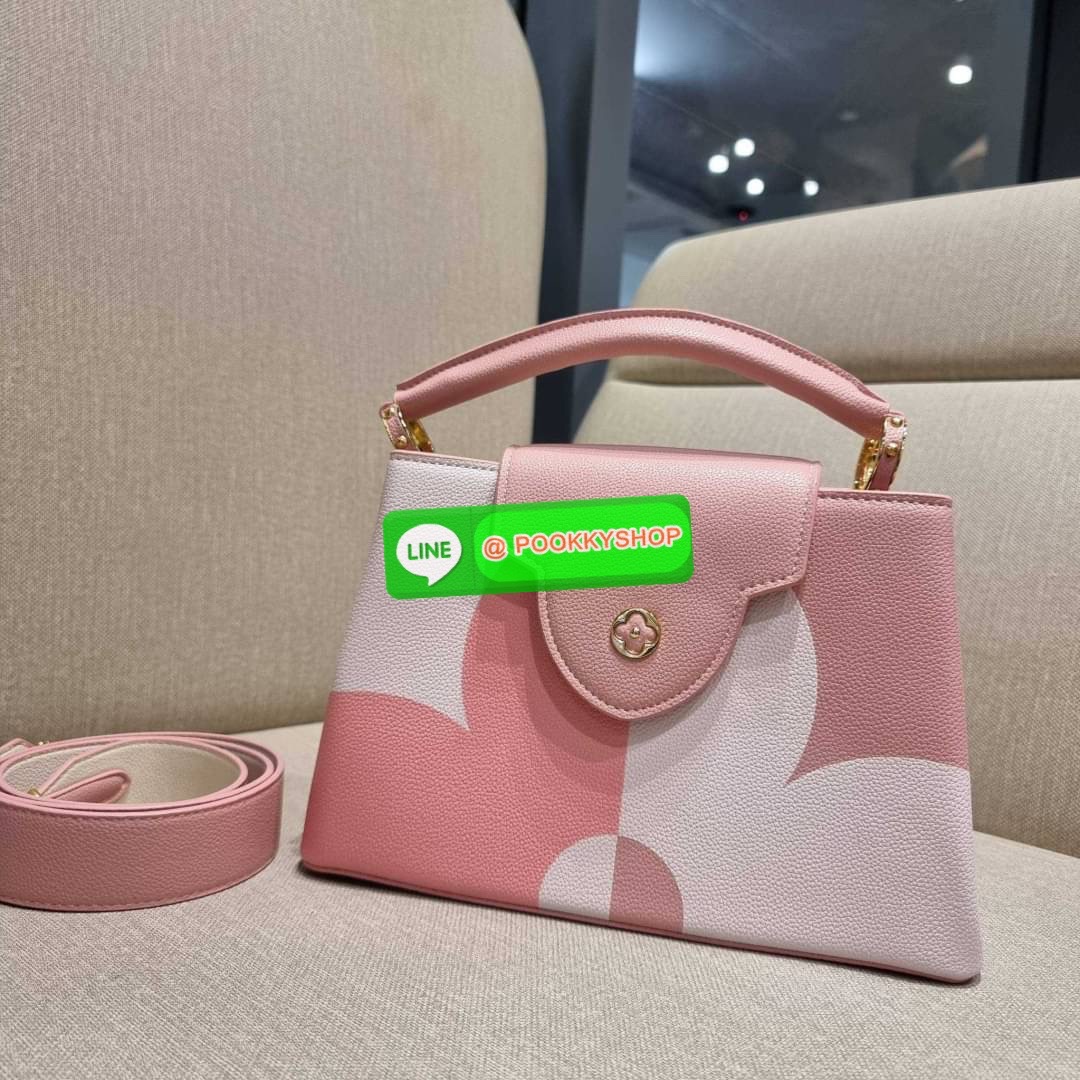 NEW IN!! LV capucines top handle วีไอพีพรีเมี่ยมกิ๊ฟจากเคาน์เตอร์ ที่สุดของความสวยในราคาเบาๆ กระเป๋าถือสุดหรู ดีไซน์ทรงคลาสสิค พร้อมลวดลายหรูหรา มาพร้อมหูจับในตัว ด้วยรูปทรงวินเทจและวัสดุหนังลูกวัว สัมผัสดี ขับผิว ทำให้ไอเท็มนี้สะกดทุกสายตาจริงๆ และยังมีล