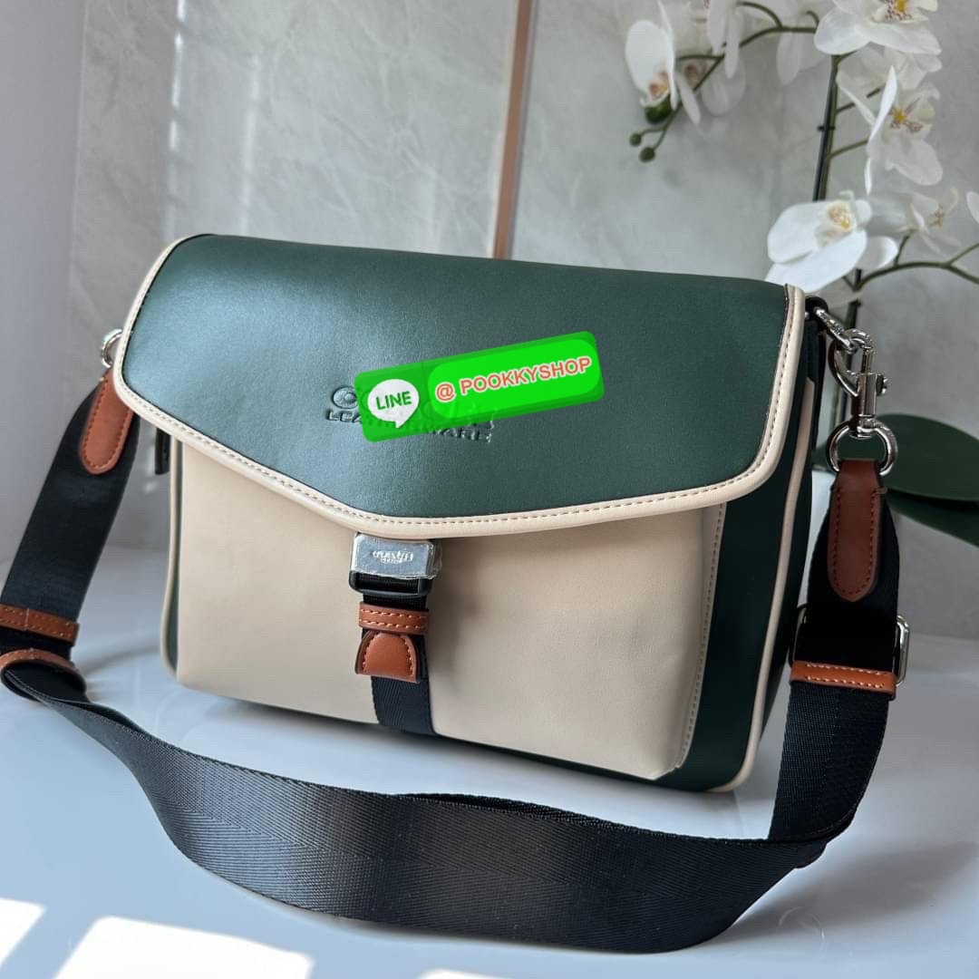 COACH CHARTER MESSENGER IN COLORBLOCK (CH755) กระเป๋าสะพายข้างผู้ชายคอลเลคชั่นใหม่ วัสดุหนังแท้ทั้งใบ เปิดปิดกระเป๋าแบบตัวกดล็อค ด้านในมีช่องหลัก 2 ช่อง ด้านหลังมีช่องซิป 1 ช่อง สายสะพายปรับระดับได้ รุ่นนี้สะพายไปเที่ยวหรือสะพายไปทำงาน ดูดีมากค่ะ