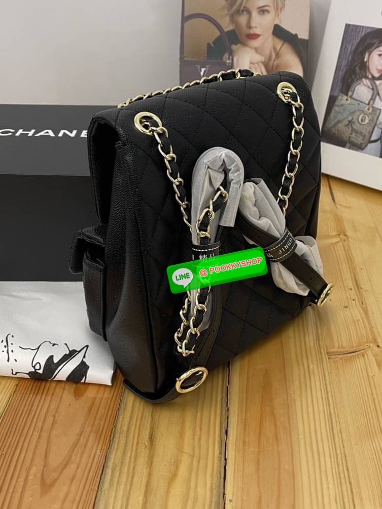 CHANEL 22A Duma Backpack in Black Lambskin Hot item! Chanel duma backpack กระเป๋าเป้ ไซส์น่ารัก ไอเท็มยอดฮิตจากเคาน์เตอร์ dutyfree รูปทรงทันสมัย วัสดุหนังแกะสัมผัสนิ่ม ดีเทลความสวยมากมาย ทั้งสายรูดเก็บปากกระเป๋า หรือจะช่องเปิดด้านหน้า ก็ดูหรูไปหมด ภายในโล
