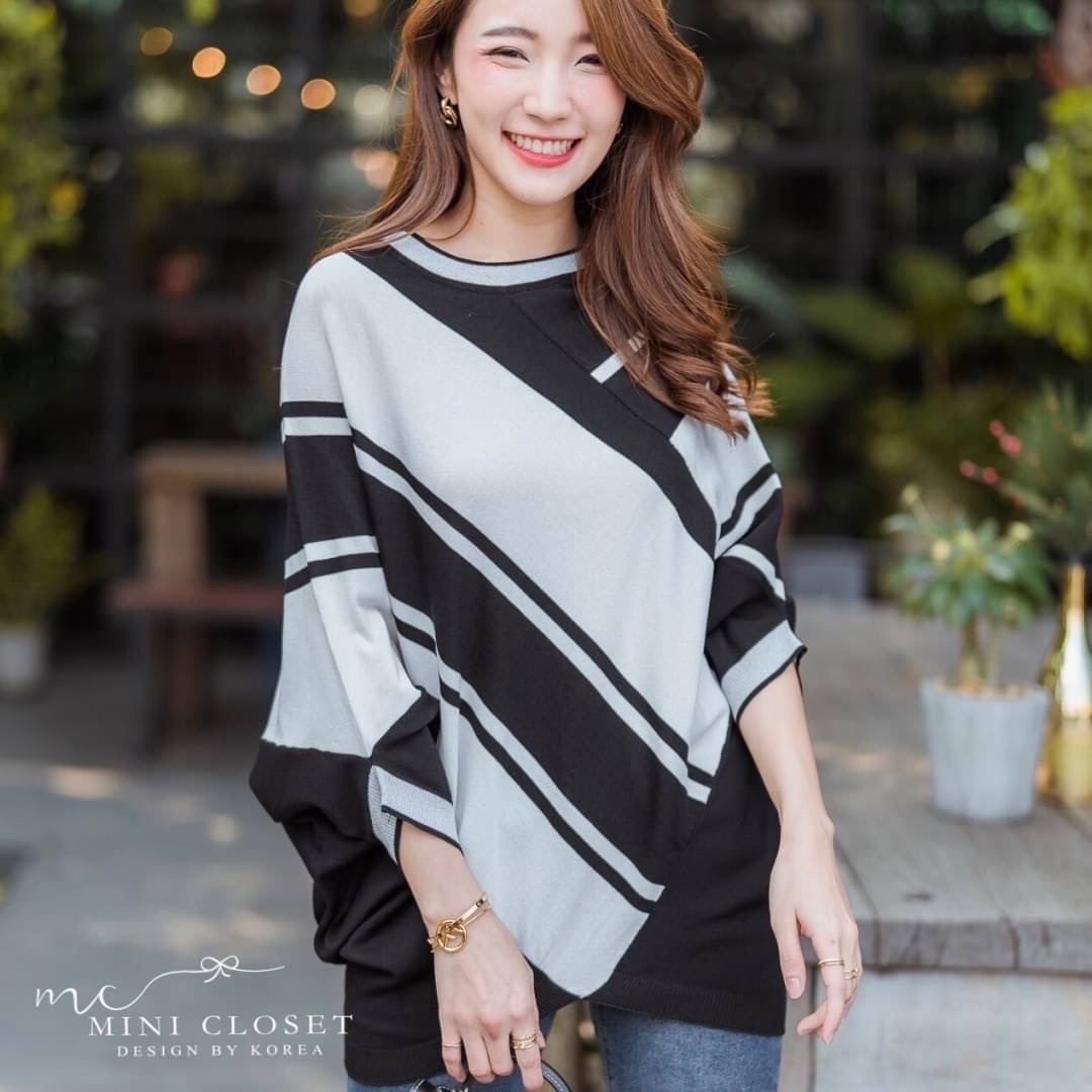 🍃Glister Knitted Tops🍃 ใส่ได้ตลอดมากแม่ กับเสื้อไหมพรมเนื้อผ้าทอสลับสี ความยาวดี ปิดก้นพลางให้ดูผอม แขนสามส่วน ผ้าเค้ามีประกายวิ้งวับ สบายผิวไม่คัน ดีไซน์เก๋ค่าา ดีแบบนี้ไม่พลาดนะจ๊ะ