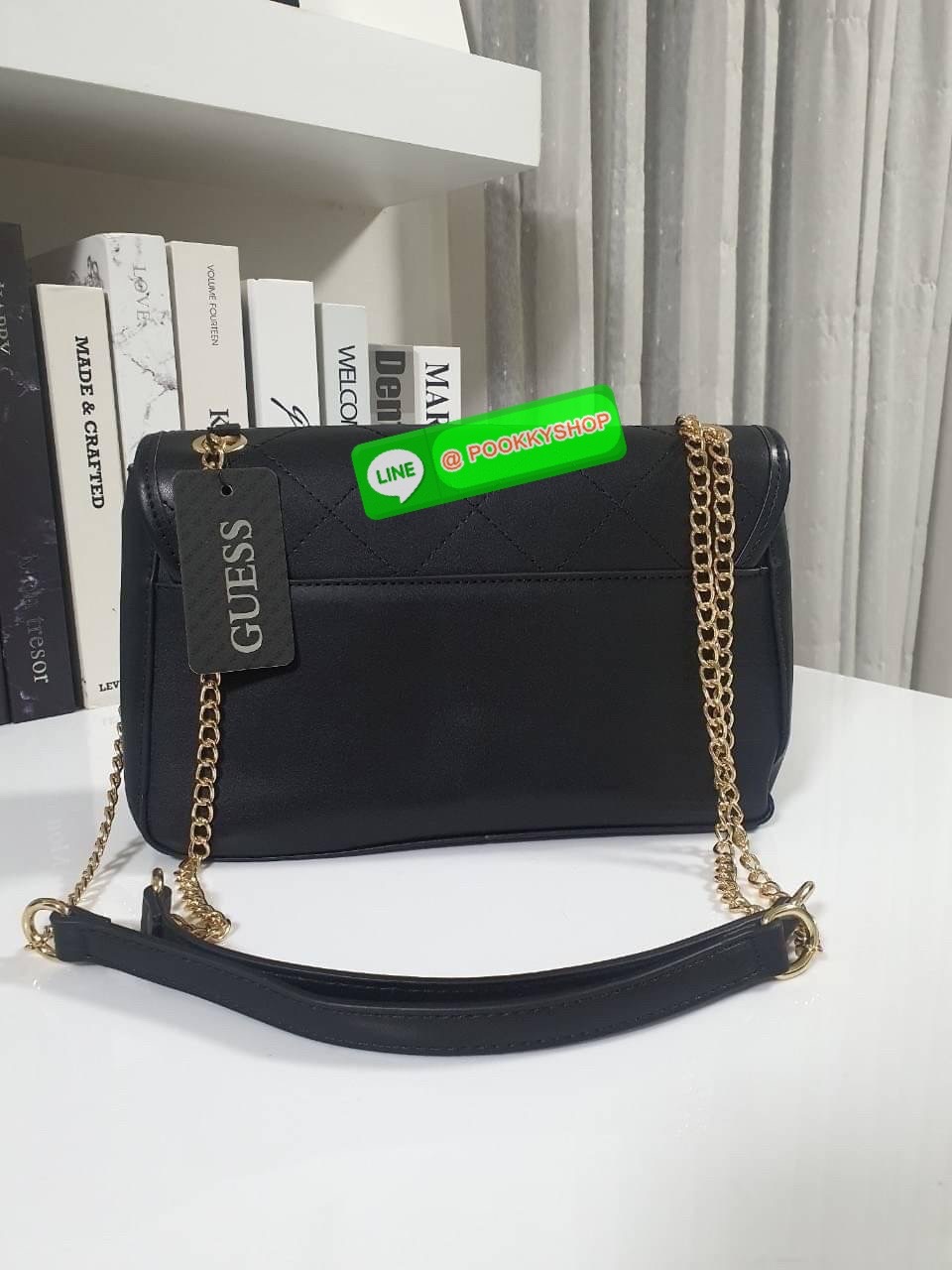 รุ่นใหม่ล่าสุด! พร้อมส่งครบสี GUESS ALENNA QUILTED FLAP CROSSBODY กระเป๋าสะพายไหล่&ครอสบอดี้ หนังสวยหรู อะไหล่ทอง เปิดปิดด้วยกระดุมแม่เหล็ก มีช่องเล็กด้านหน้าหนึ่งช่อง ด้านในใส่กระเป๋าสตางค์ยาว มือถือได้ทุกรุ่น พร้อมช่องซิปแยกให้ มาพร้อมสายสะพายไหล่ปรับได