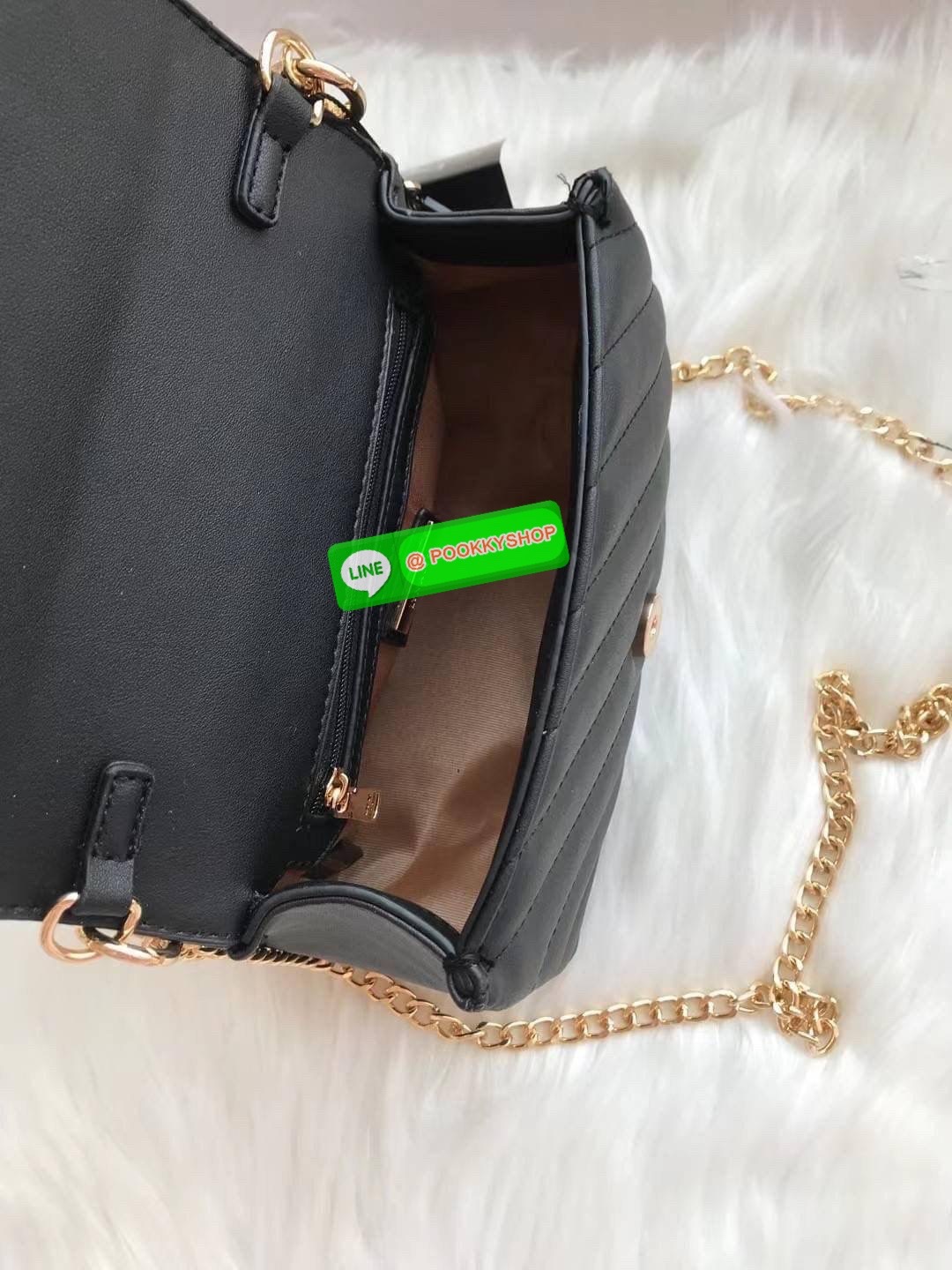 Lyn กระเป๋าทรงน่ารักปุ๊กปิ๊ก สายสะพายโซ่ทอง เปิดปิดด้วยกระดุมแม่เหล็ก ฐานกว้างใส่ของได้เยอะ