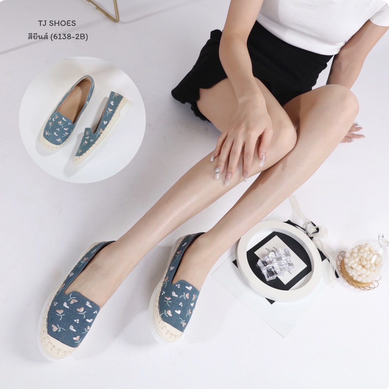 พร้อมส่งแบบใหม่มาแรง รุ่นนี้เป็นงานสั่งทำพิเศษ คุณภาพดีมากๆ - ผ้ารุ่นนี้นิ่ม นิ่มมากนิ่มสุดๆ - พื้นบุนวมนิ่มใส่นุ่มสบายมาก น้ำหนักเบา - ใส่นุ่มเดินทั้งวันได้สบายมากๆ - สวยใส่ง่าย แมทได้กับทุกชุด ใส่ได้ตลอดไม่ตกเทรนด์ - ส้นเกรดพรีเมี่ยมกันลื่นอย่างดี