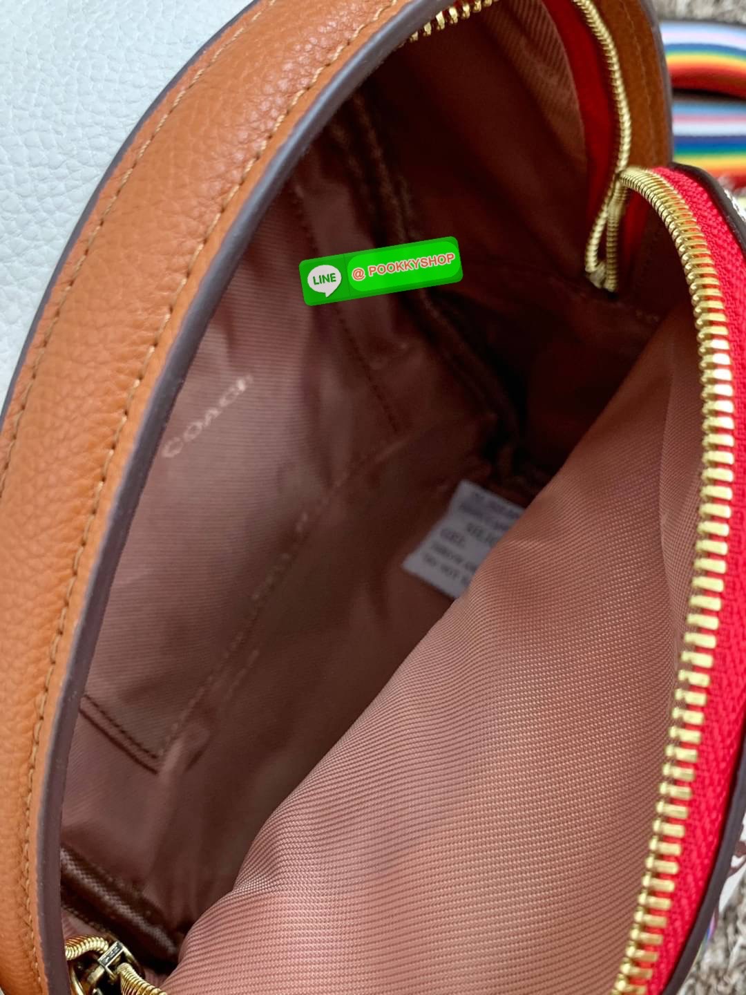 COACH CHARER BACKPACK WITH PATCHES ((CA137)) 🌈หลงรักเธอมากมาย เอาอะไรมาแลกก็ไม่ยอมจ้า🥱 ❣️กระเป๋าสะพายแบบมรหูหิ้ว วัสดุหนังแท้อย่างดี ลายหนังสวยมากๆ ละมุนมือมากๆค่ะ ❣️รุ่นนี้สามารถสะพายแบบเป้ได้//สะพายเฉียงด้านหลังได้//คาดมาด้