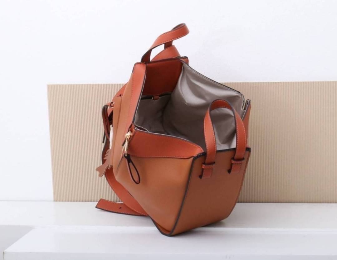 มาอีกรอบละจร้าาา Hammock รุ่นนี้ถามกันไม่เลิก เลยตั้งใจผลิตมาอีกครั้ง สวยๆทุกสี งายดีสวยเนี๊ยบทรงแป๊ะมาก พิเศษ..เลยจร้า แถมฟรี !! ตัวห้อยกุ้งน้อย เพิ่มความโดดเด่นขึ้นไปอีก ... งานนี้รับรองไม่ผิดหวัง ดีเทลรายละเอียดสวยมาก