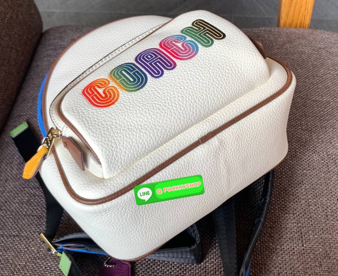 COACH MINI COURT BACKPACK WITH RAINBOW COACH ((CA624)) 🌈ต่อกันเลย สวยกันก่อน วางน้องไม่ลงเลยจริงๆค่าา😍 พร้อมส่ง! ยังไม่เข้าไทย กับกระเป๋าสะพายหลังแบบมีหูหิ้วในตัว บอกก่อนเลยว่าหนังของน้องทั้งนิ่ม ทั้งสวย อย่างดีเลยค่ะ