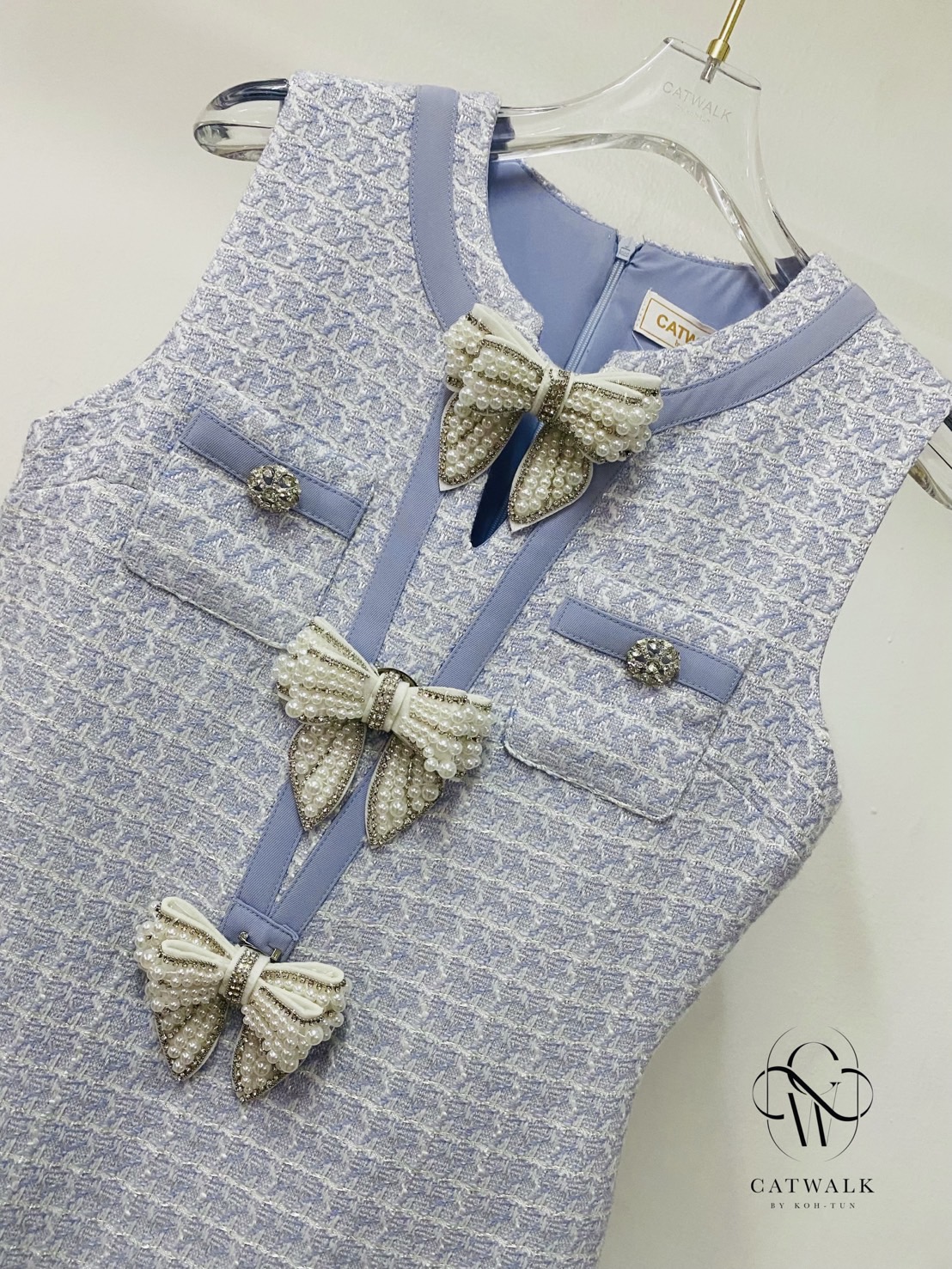 เดรสแฟชั่น เดรสผ้าทวีตแขนกุดแต่งเข็มกลัดโบว์ เนื้อผ้าทวีตเกรดA