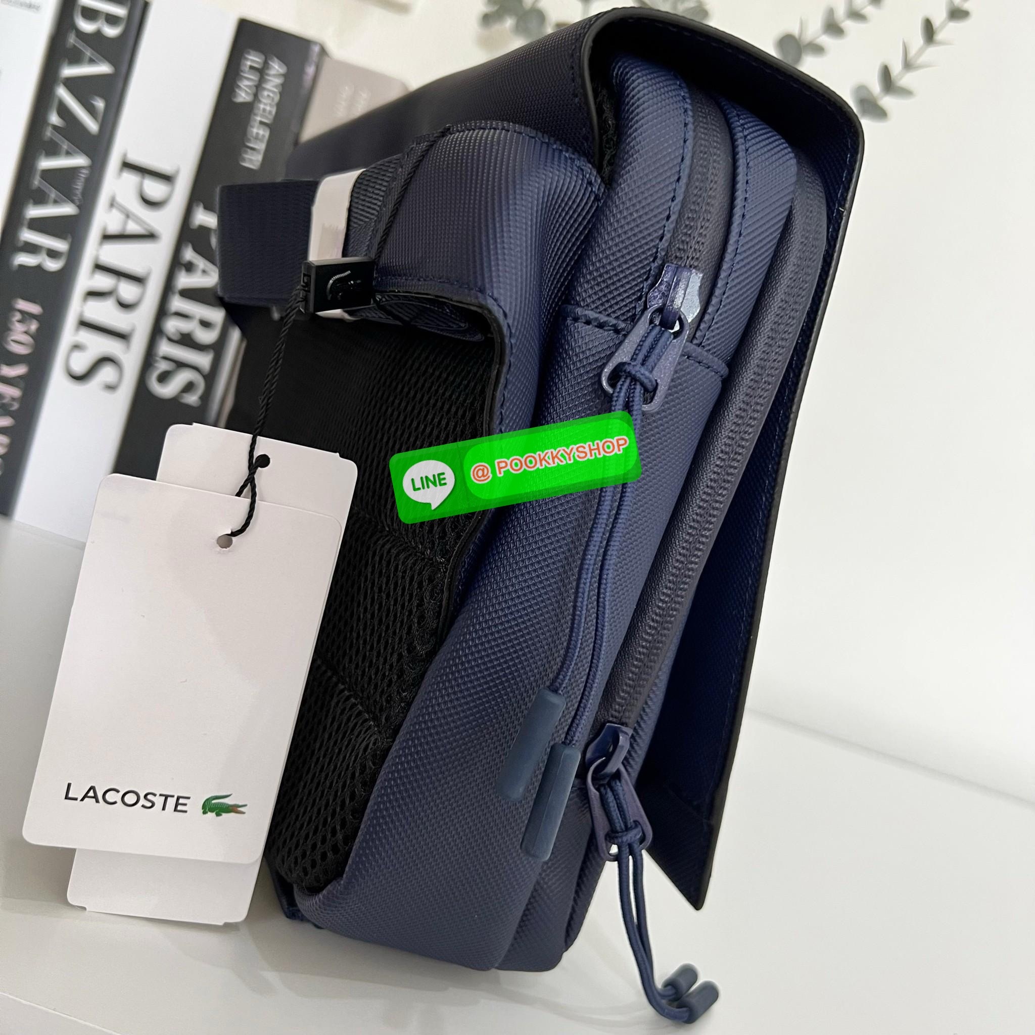 Men's L.12.12 Clipped Flap Adjustable Shoulder Strap Small Pouch วัสดุ PVC คุณภาพดีตามแบบฉบับแบรนด์ น้ำหนักเบา กันน้ำ ด้านหน้ามีโลโก้เหล็ก ฝาเปิดปิดด้วยคลิปล๊อค 2 ด้าน ช่องหลัก ด้านในมีช่องซิปพร้อมหัวซิปแบรนด์ ใส่กระเป๋าสตางค์ใบยาว ipad มือถือ ของจุก