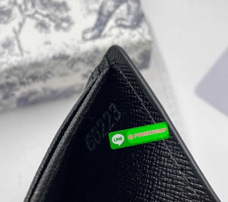 DIOR Bifold Wallet with CD Diamond Print กระเป๋าสตางค์ใบสั้น พิมพ์ลวดลาย Diamond หรูหรา โทนสีใช้งานง่าย คลาสิกตามแบบฉบับแบรนด์ ไอเท็มที่ท่านชายห้ามพลาดค่ะ มาพร้อม Box Set ที่สุด Special exclusive