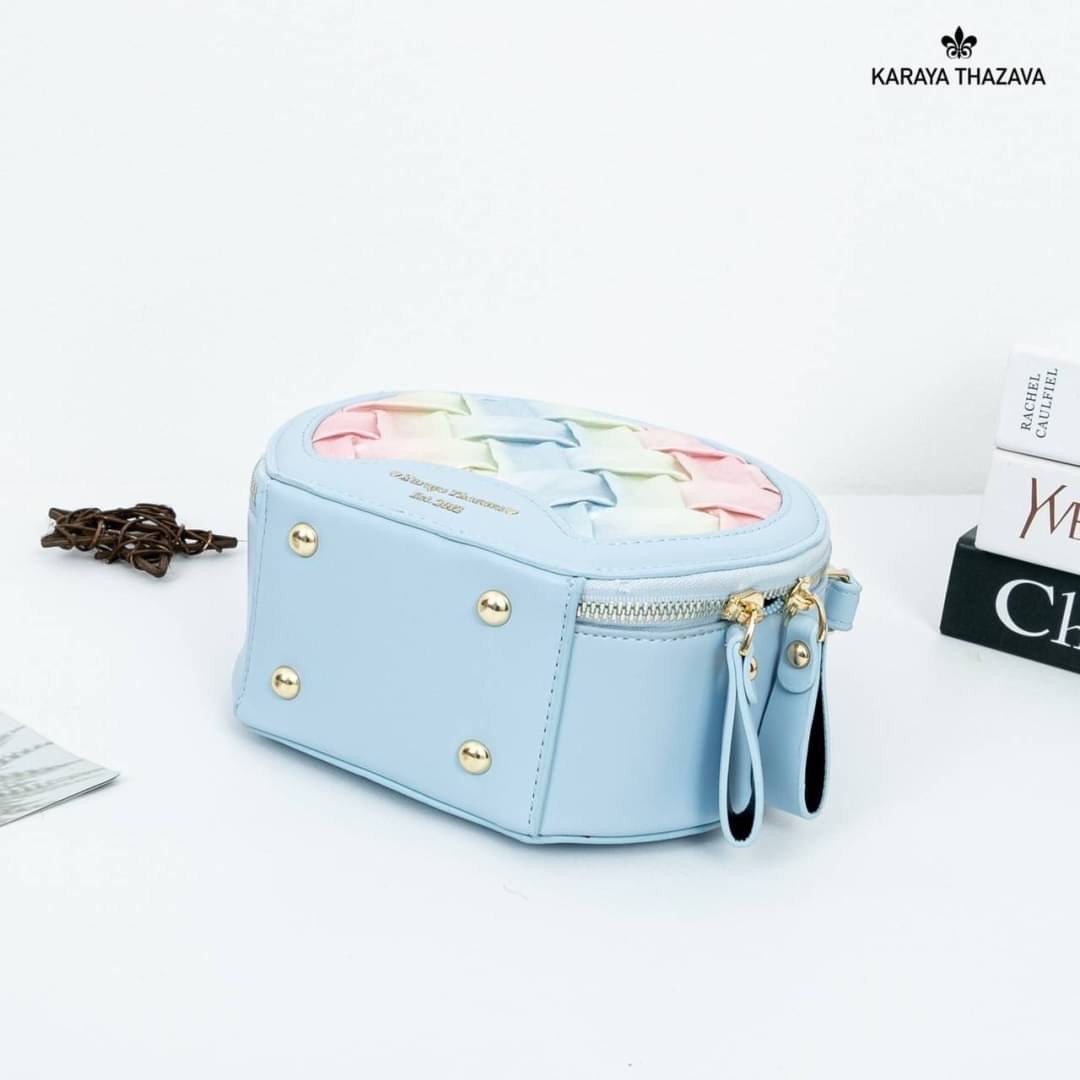 แบรนด์แท้ Karaya ทรงกลมน่ารัก สีสวย มี 2 ช่องใช้งาน ถือได้สะพายข้างได้ งานขายดีคะ ทรงสวยขนาดกำลังน่ารัก