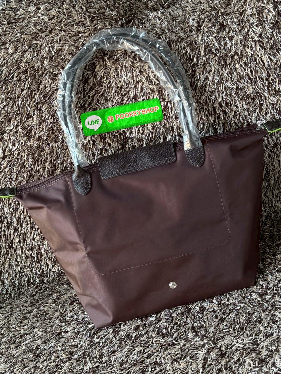 💕LONGCHAMP LE PLIAGE GREEN Shoulder bag L กระเป๋าโท้ทใบนี้ดึงดูดใจคุณด้วยรูปทรงมินิมอลและปริมาตรที่เพียงพอซึ่งสามารถเก็บเอกสารหรือแล็ปท็อปทั้งหมดของคุณได้อย่างง่ายดาย ด้ามยาวช่วยให้คุณสวมใส่ได้อย่างสบายบนไหล่ ขณะที่การปิดด้วยซิปช่วยให้มั่นใจได้ว่า