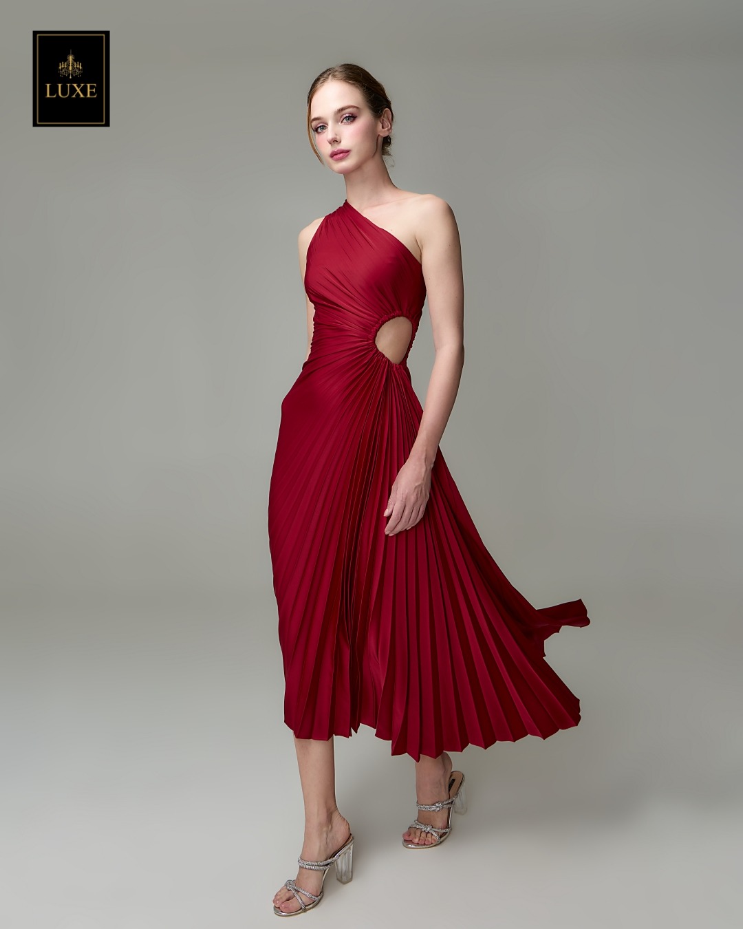 เดรสแฟชั่น เดรสเสื้อไหล่เดียว กระโปรงยาวชายเฉลียง อัดพลีททั้งตัว