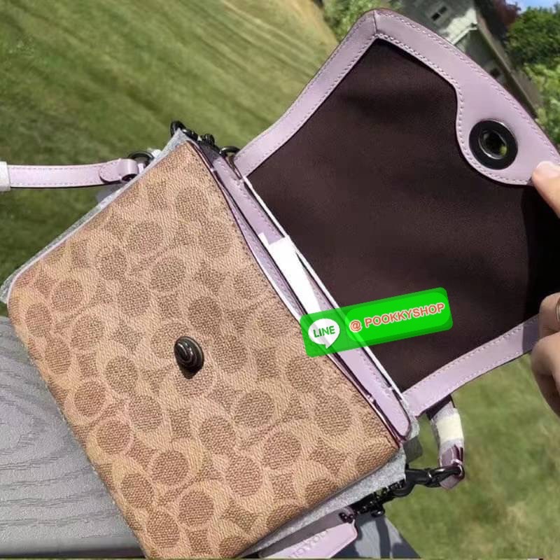 COACH 89089 CASSIE CROSSBODY 19 IN SIGNATURE CANVAS คัมแบ็คแล้วจ้า!! เรียบหรู ดูดี ต้องไอเท็มนี้เลย!! กระเป๋าสะพายข้าง สุดพิเศษ!! มีสายมาให้ถึง 3 แบบ!! สลับใช้แมทช์ตามสไตล์ได้เลย วัสดุหนังแคนวาสสลับหนังแท้ บอกเลยว่าสวยทุกสีนะคอลนี้ เปิด-ปิดด้วยตัวบิดล็อค