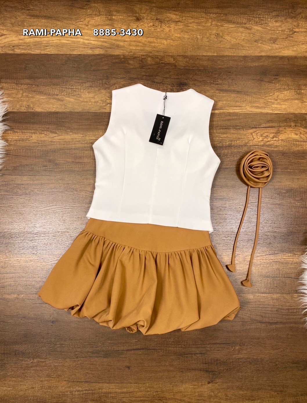 ชุดเซทแฟชั่น ชุดเซต3ชิ้น เสื้อสีขาวกระดุมหน้าสีทองสวยหรูโดดเด่น