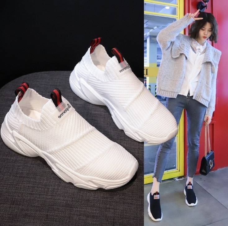 รองเท้าสลิปออนนุ่มๆเพื่อสุขภาพ ทรงสปอร์ต แฟชั่นมาแรง ไม่อยากให้พลาดเลยสำหรับรุ่นนี้ !! วัสดุผ้าทอเนื้อหนานุ่มขึ้นทรง ใส่สบาย กระชับ ยืดหยุ่นมากๆ ดีไซน์สวยเก๋ พื้นยาง 1.5 นิ้ว เดินสบายไม่เมื่อยเท้า ทรงอูมไม่บีบอัดหน้าเท้า ใครได้ใส่ต้องหลงรักแน่นอน คู่เดียว