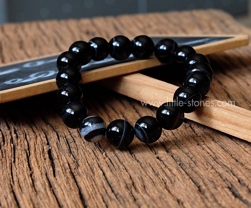 ++ Black Agate - แบล็คอาเกต สีดำทึบ ติดลายขาวเล็กน้อย เม็ดกลมขนาด 10 mm ++