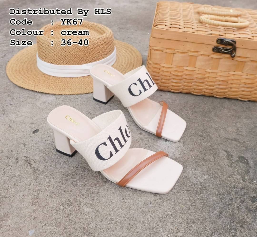 งานรีพีท มาแล้วคะ พร้อมส่งคร่าา รองเท้าส้นสูง maxi ส้นแท่งกลม 2" ทรงสวม สายคาดไขว้ผ้าแคนวาส พิมพ์ลาย chloe' สวยเก๋มากๆ พื้นปั๊มแบรนด์ ใส่สบายมากๆ ใส่สบายๆๆชิวๆ