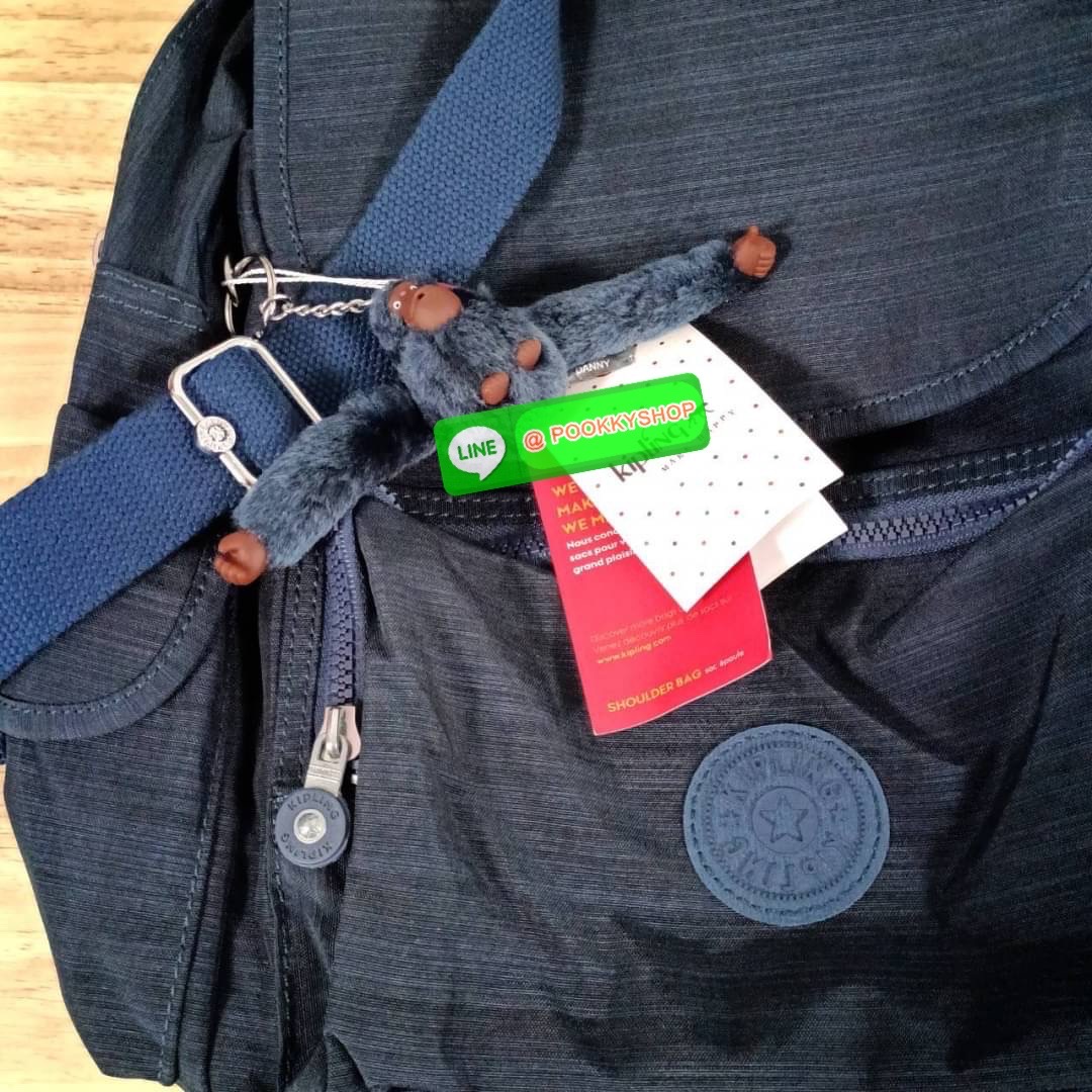 Kipling City Pack Medium Backpack กระเป๋าเป้ Kipling ขนาดกลาง วัสดุ Polyester 100% มีหูหิ้วด้านบน -ด้านหลัง มีซิปหลัง 1ช่องลึก -ด้านข้างมีช่องใส่ของเล็กน้อยทั้ง 2 ด้าน เปิด-ปิด ด้วยกระดุมแม่เหล็ก -ด้านหน้ามีช่องซิปใส่ของแยก 1 ช่อง และ ช่องปรับขนาดด้วยสายล