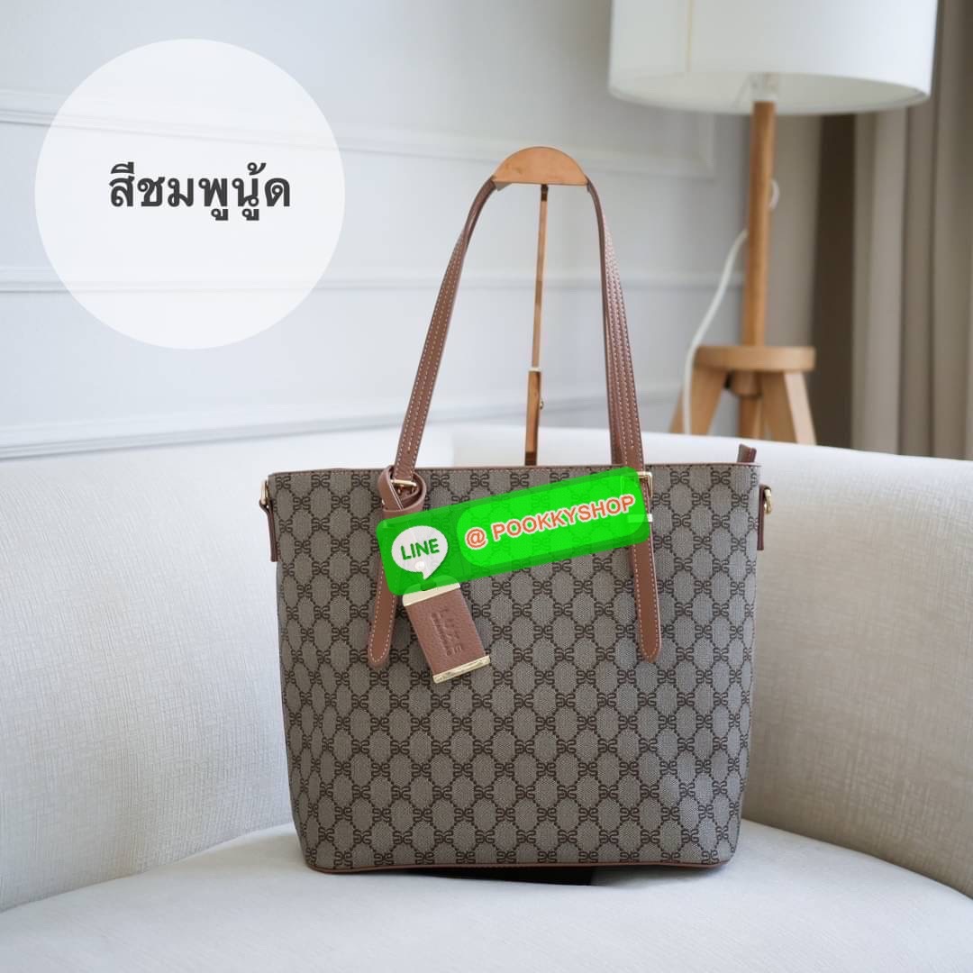 LUXE กระเป๋าใบใหญ่มาแล้วค่าาา ฐานกว้าง 12 นิ้ว ✔️ใบนี้ ใส่เอสี่ ได้นะคะ✔️ ชอบกระเป๋าสะพายขึ้นไหล่ 📌แนะนำใบนี้เลยค่ะ📌 ขนาดที่เพอร์เฟค 🌟🌟เหมาะกับสรีระของทุกๆคน 🌟🌟