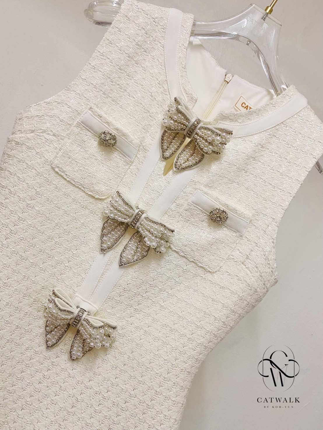 เดรสแฟชั่น เดรสผ้าทวีตแขนกุดแต่งเข็มกลัดโบว์ เนื้อผ้าทวีตเกรดA