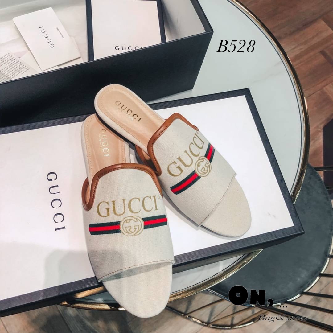 งานกุชชี่ style ผ้าแควาสสกรีน คาดเขียวแดงตามแบบออริจินอล ขายดีตลอดไม่มีเอ้าท์ เพราะงานใส่ง่ายสบาย สีพื้นเข้ากับทุกชุดคะ พร้อมส่ง2สี ตามแบบจ้า