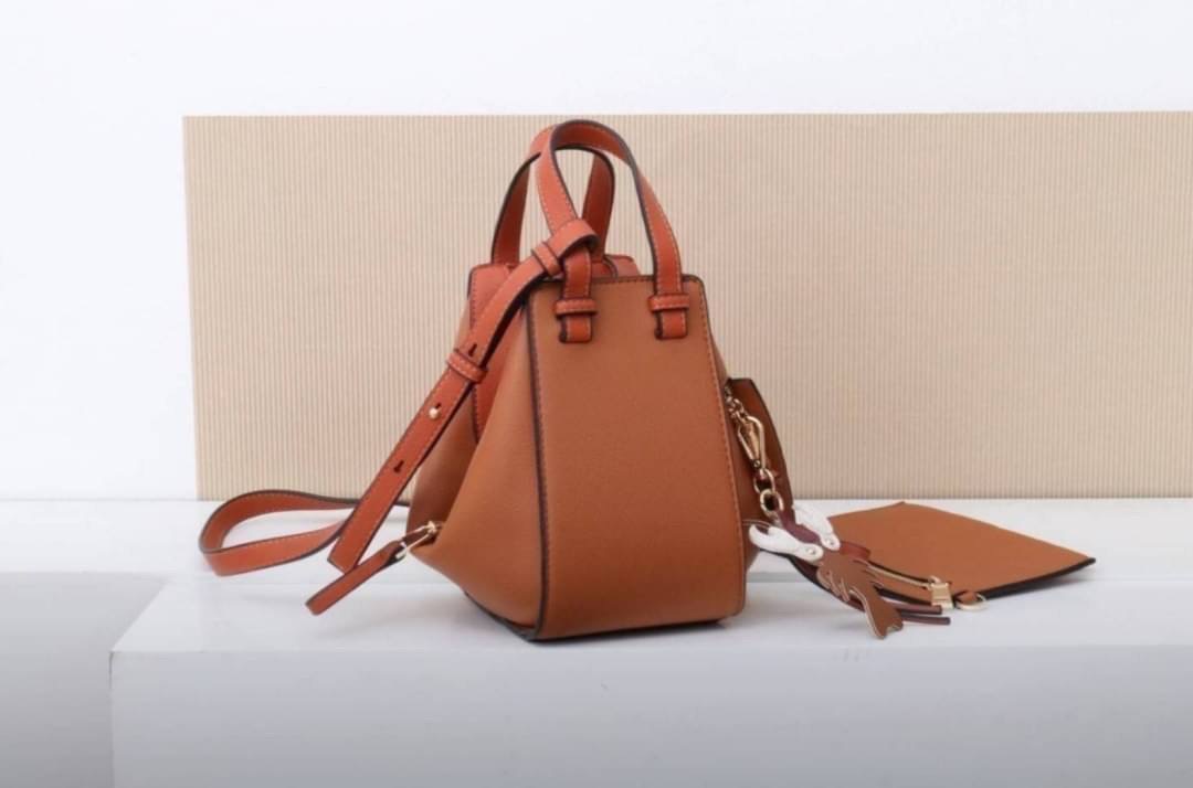 มาอีกรอบละจร้าาา Hammock รุ่นนี้ถามกันไม่เลิก เลยตั้งใจผลิตมาอีกครั้ง สวยๆทุกสี งายดีสวยเนี๊ยบทรงแป๊ะมาก พิเศษ..เลยจร้า แถมฟรี !! ตัวห้อยกุ้งน้อย เพิ่มความโดดเด่นขึ้นไปอีก ... งานนี้รับรองไม่ผิดหวัง ดีเทลรายละเอียดสวยมาก