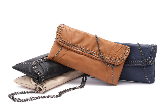 กระเป๋า Clutch มือ TONI BIANCO แบรนด์สุดหรูออสเตรเลีย สีครีม หนังหรูสุดนุ่ม สายโซ่ ถอดใส่ได้คะ