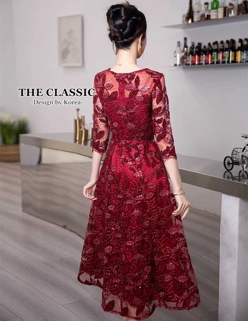 เดรสแฟชั่น เดรสยาวออกงานปักเลื่อม ใช้ผ้าเนื้อดีปักลวดลายใบไม้