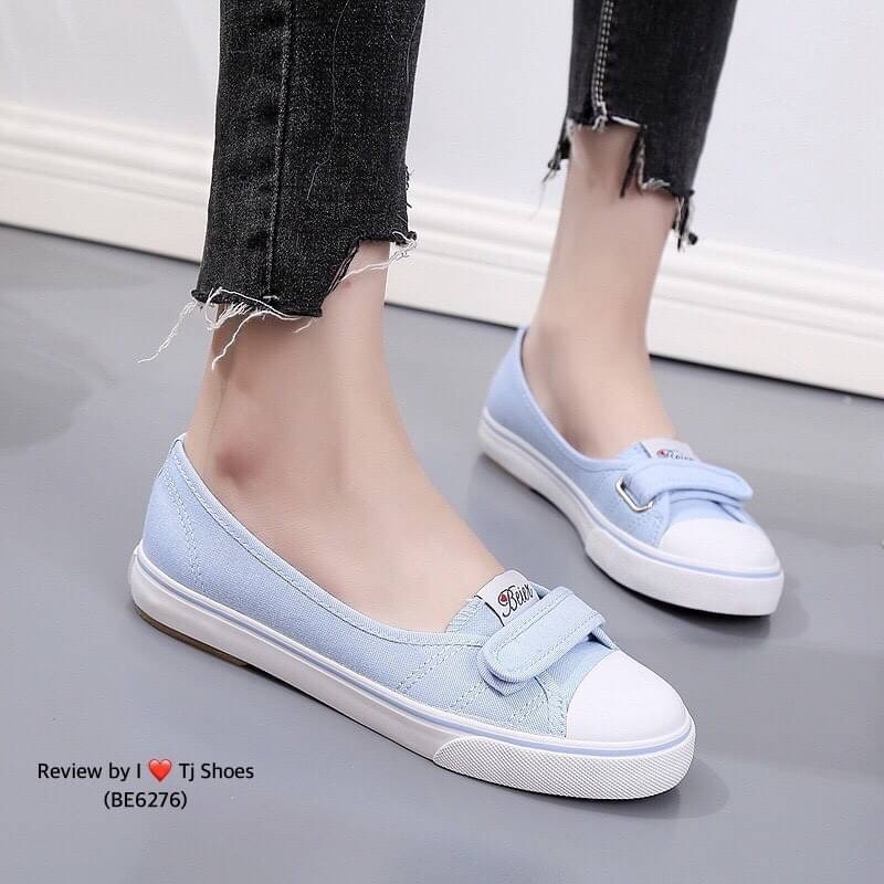 พร้อมส่งรองเท้าผ้าใบเพื่อสุขภาพนำเข้า !!! - รุ่นนี้ใส่นิ่มดีมาก น้ำหนักเบา - พื้นรองเท้ายางมีความอ่อนนุ่มและเหนียว เกาะพื้น ช่วยกันลื่นได้ดี - พื้นบิดงอได้ ช่วยลดแรงกระแทกเวลาเดินได้ดี ทำให้ใส่บายเท้าขึ้น ใส่นิ่มเบาเดินนุ่มสบายสุดๆ - จับแมทกับชุดง่าย ใส่แ