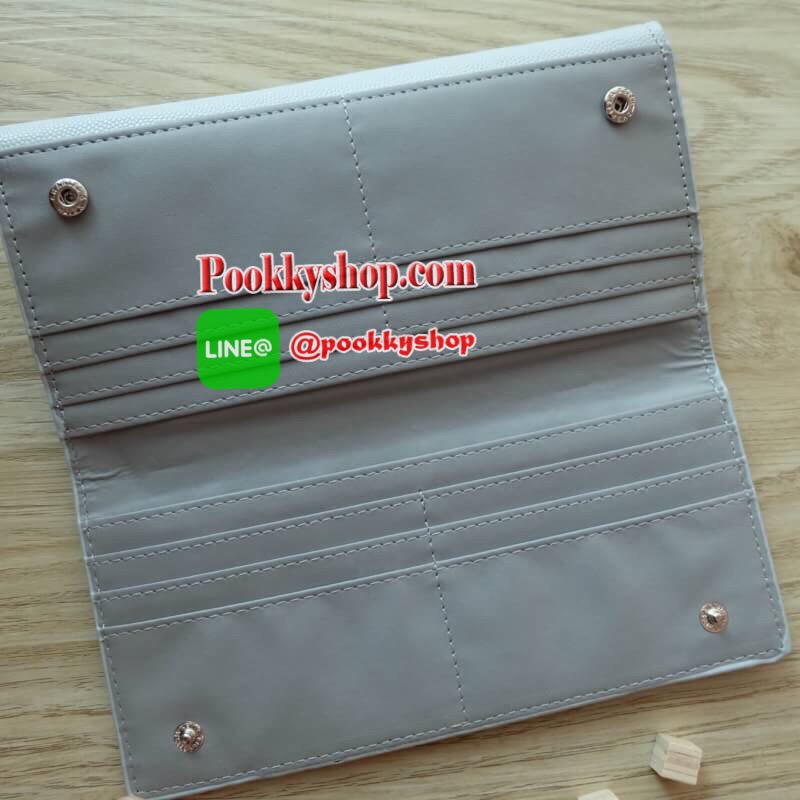 Charles & Keith Push-Lock Long Wallet พร้อมส่งทั้ง 8 สี!! กระเป๋าสตางค์ใบยาว สามารถใช้งานได้ทั้งด้านหน้าและด้านหลัง ด้านหน้าเปิด - ปิดด้วยตัวกดล็อคทั้ง 2 ฝั่งพร้อมกัน ภายในมีช่องซิปและช่องใส่ธนบัตร ด้านหลังเปิด - ปิดด้วยกระดุม ภายในมีช่องใส่บัตรหลายช่องแล
