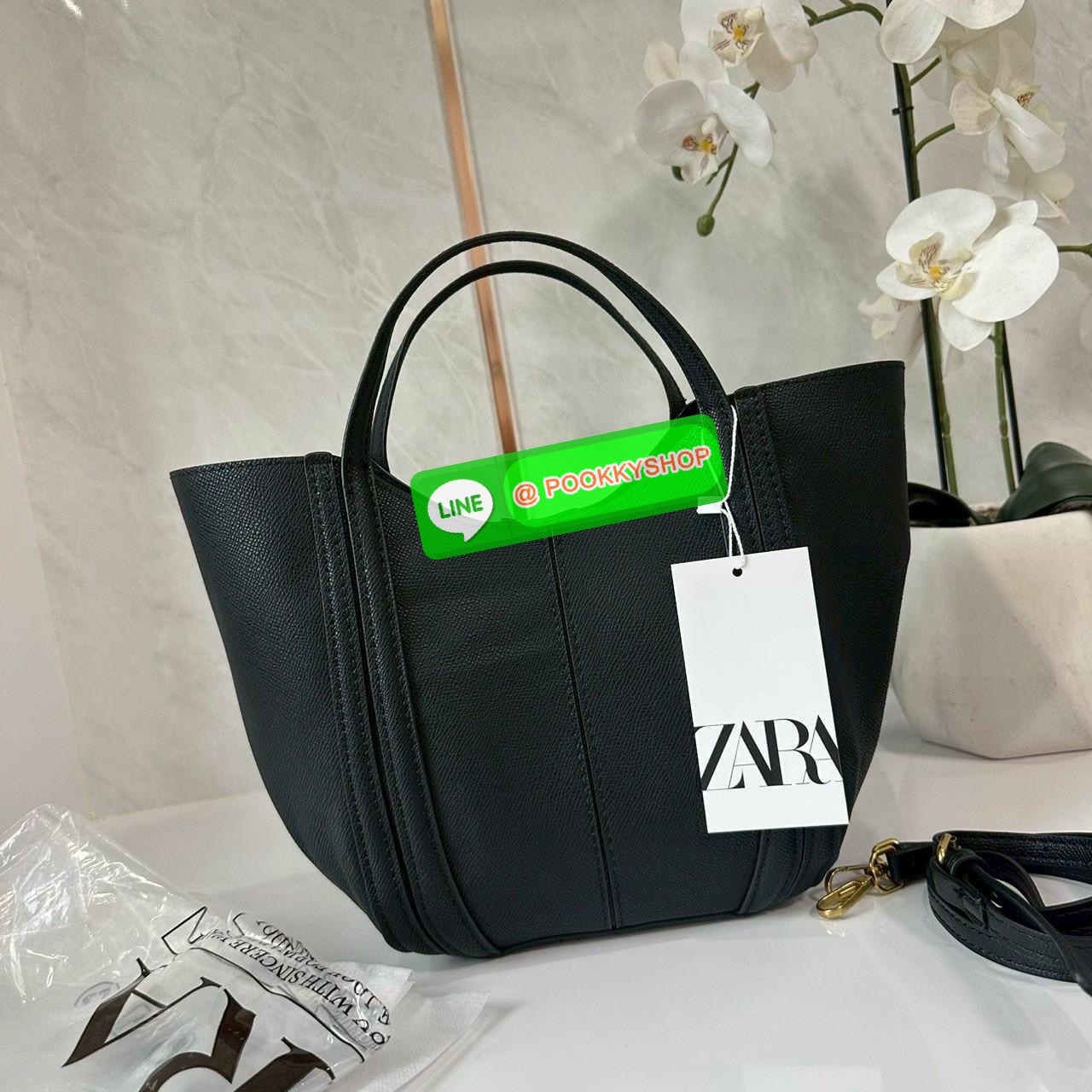 ZARA MINI CITY BAG WITH TOPSTITCHING กระเป๋าถือ /สะพายข้างยกระดับลุคของคุณด้วยกระเป๋ามินิซิตี้ดีไซน์โมเดิร์น โดดเด่นให้กับทุกสไตล์การแต่งตัว