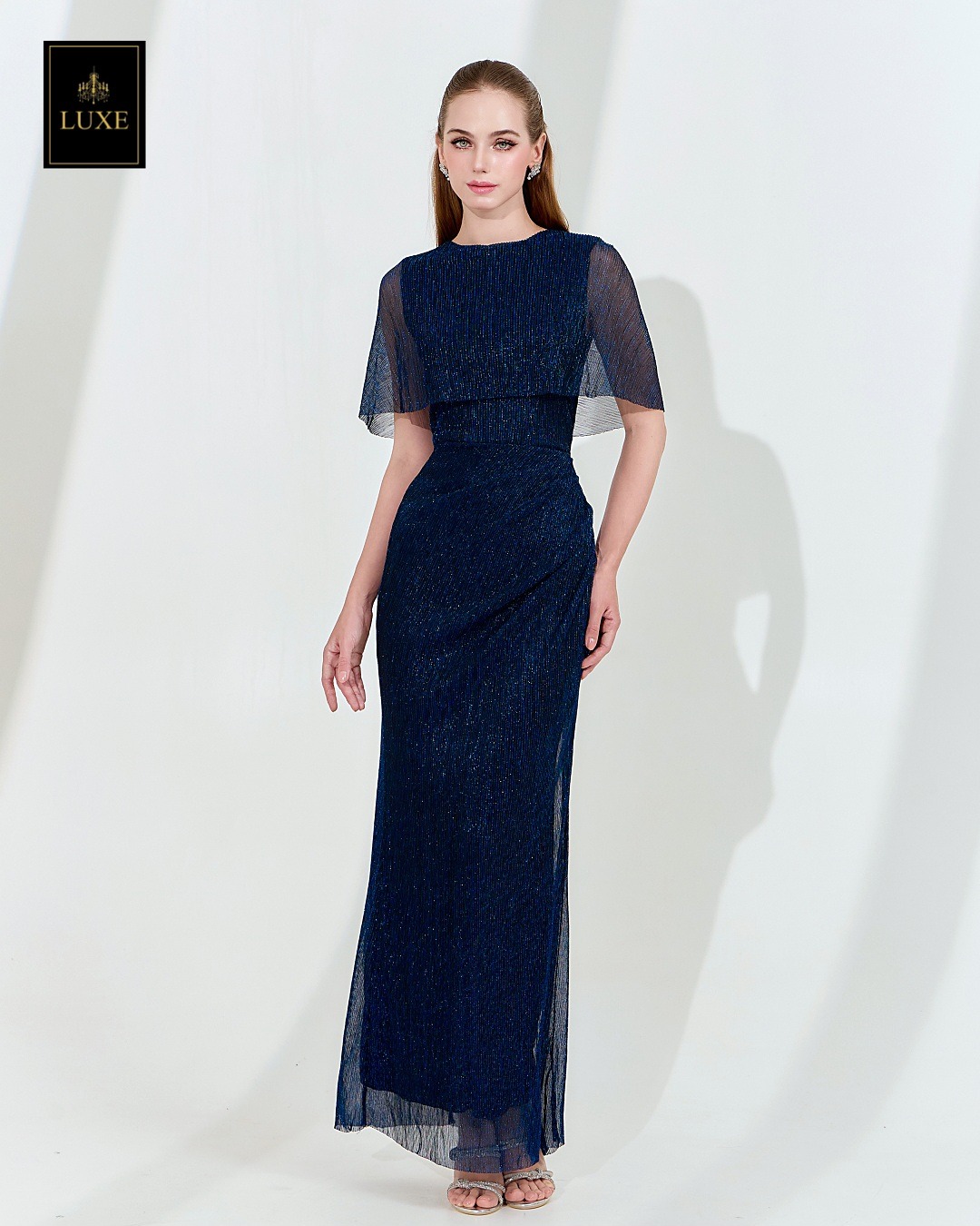 เดรสแฟชั่น เดรสเสื้อคอกลมแขนกุด ดีเทลเป็นเสื้อคลุมไหล่ในตัว กระโปรงทรงสอบจับเดรป