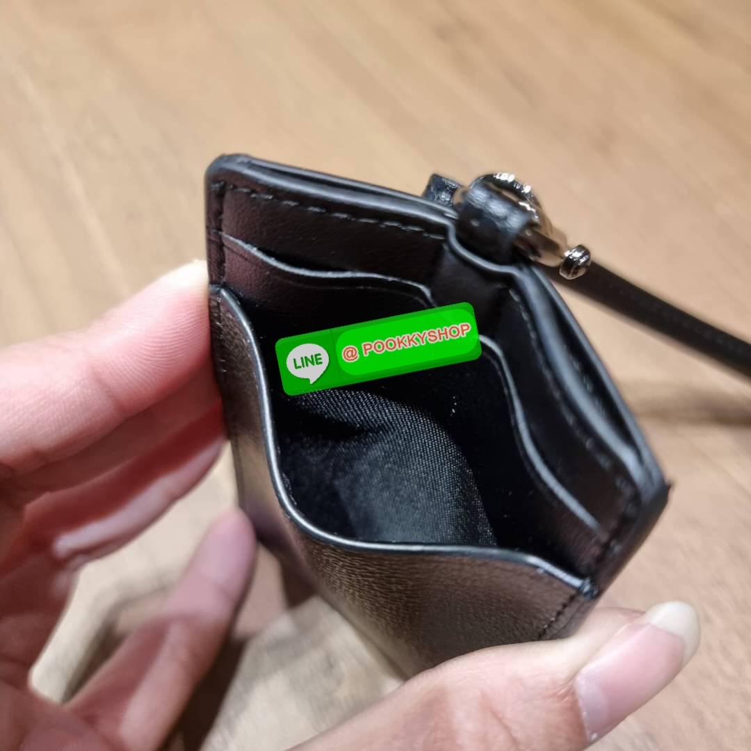 กระเป๋าใส่บัตรคล้องคอ Coach card holder ราคาพิเศษสุดๆ!!! ของหายาก!! ง่ายๆแบบไม่ธรรมดา!! คลาสสิคแต่มีดีเทลโดดเด่น!! กระเป๋าถนอมบัตร พร้อมสายคล้องคอ ดีไซน์ลวดลายสวย ดูดีทุกแบบ ใช้งานง่าย พกพาสะดวก จะใส่บัตรพนักงาน บัตรเครดิต บัตรปชช. ใบขับขี่ และบัตรอื่นๆที