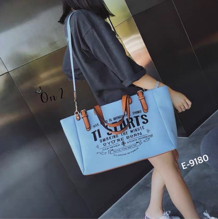 กระเป๋าสะพาย Shopping มาใหม่ หน้าพิมพ์ตัวอักษรภาษาอังกฤษ สายถือแต่งหนัง มาพร้อมสายสะพายยาว