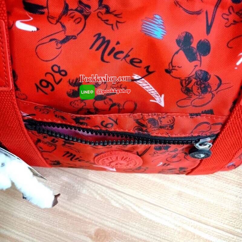 Disney's® 90 Years of Mickey Mouse Handbag 👍 รุ่น ART size M 👍กระเป๋าผ้าคิปลิงสะพายไหล่ได้ ครอสบอดี้ได้ มีสายยาวให้ 👍สามารถปรับสไตล์กระเป๋าได้2รูปแบบ เป็นtote หรือเก็บหูกระเป๋าก็ได้ 👍ช่องใหญ่ใส่ของได้จุ เปิดปิดด้วยซิป