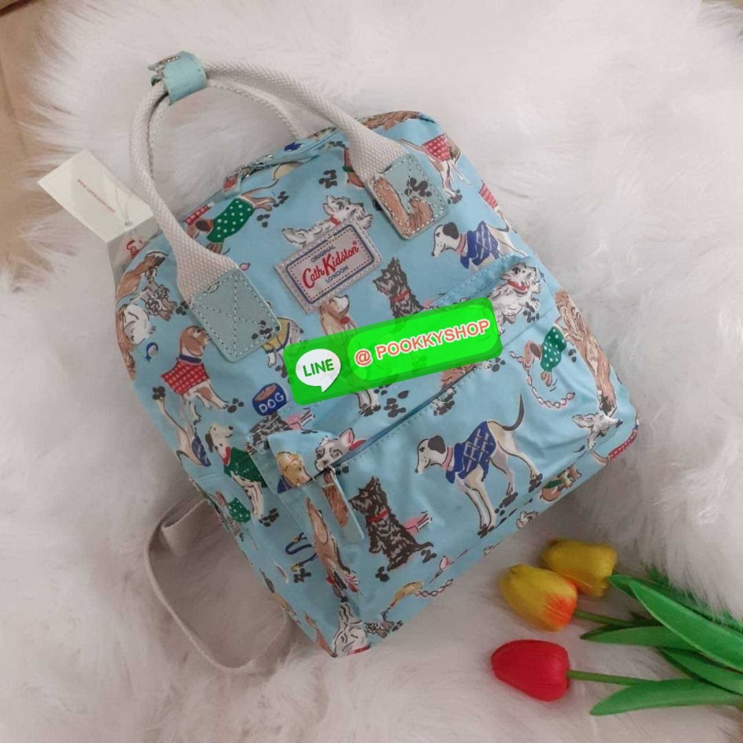 Best Seller !! Cath Kidston Multi Strap Backpack กระเป๋าสะพายเป้รุ่นมินิ แบรนด์ดังสไตล์วินเทจสุดฮิต วัสดุ Canvas เคลือบกันน้ำสามารถเช็ดทำความสะอาดได้ เปิดปิดด้วยซิปสะดวกใช้ ด้านหน้าประดับโลโก้แบรนด์ พร้อมช่องซิปด้านนอกใส่กระเป๋าสตางค์ มือถือได้ ด้านในมีช่