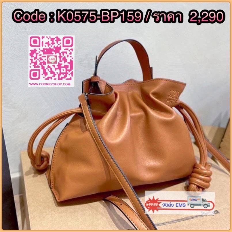 🌟 รุ่นใหม่ล่าสุด! LOEWE CROSSBODY BAG VIP GIFT WITH PURCHASE (GWP) กระเป๋าหนังแท้พรีเมี่ยมกิ๊ฟ Limited ทรงขนมจีบ อะไหล่ทอง วัสดุหนังแท้ Lambskin ปั้มโลโก้มุมด้านหน้า ภายในบุกำมะหยี่นุ่มมือโล่งกว้าง ใส่กระเป๋าสตางค์ยาวหนังสือ ของใช้ได้กำลังพอดี มาพ