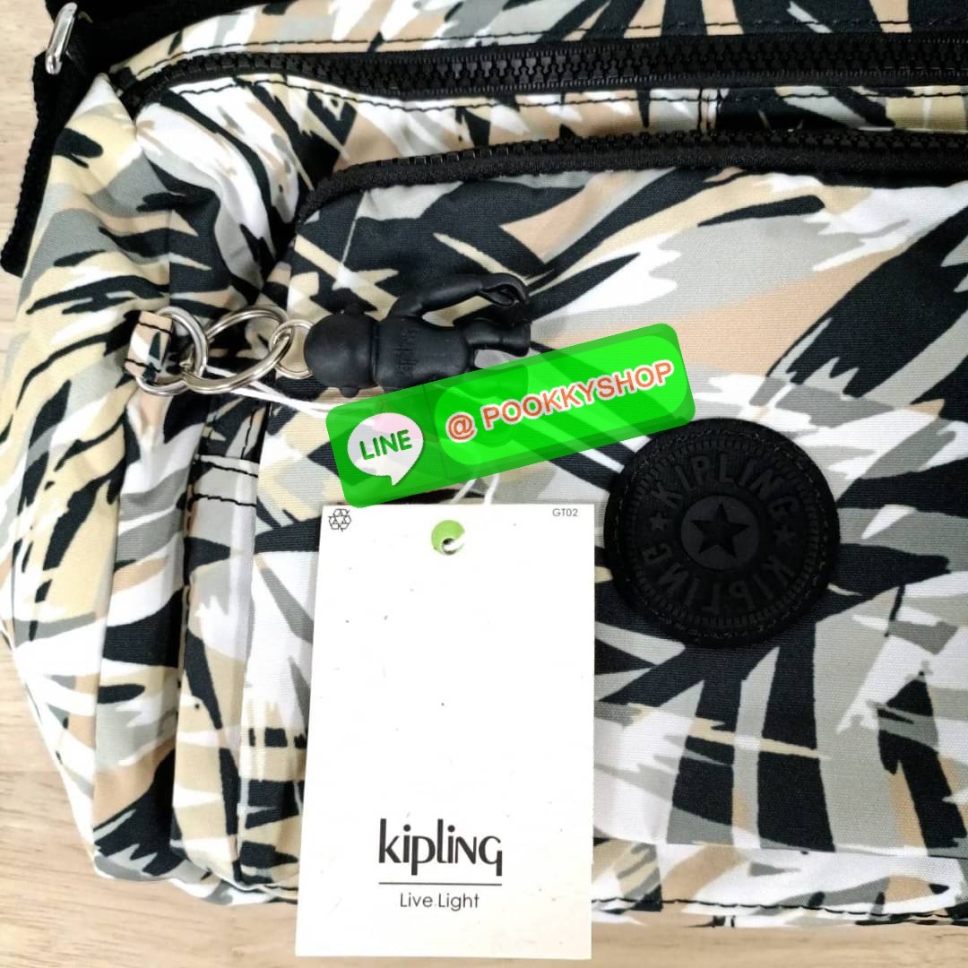KIPLING RETH CROSSBODY BAG วัสดุ Nylon+polyester กระเป๋าสะพายข้างหรือ สะพาย Crossbody ได้ เปิด-ปิด ด้วยซิปปั๊มแบรนด์ที่หางซิป พร้อมช่องช่องหน้าแยกใส่ของใช้เล็กๆ น้อยๆ ได้ ช่องหลัก 2 ช่อง ด้านในโล่งกว้าง สามารถจุสัมภาระได้เยอะ มีช่องซิปด้านในและสายคล้องพวง