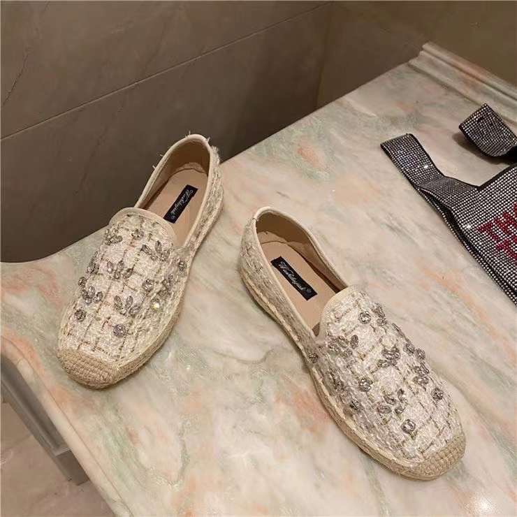 พร้อมส่งคะ Slip on shoe งาน slip on signature ของทางร้าน ผ้ายีนเกร๋ๆ สวยยืน1 🥇มาแล้วจ้าทรงสวยอย่างดี👍 งานเกร๋เรียบหรูดูแพง 👑ตัวนี้ห้ามพลาด🥳ใส่สบายจะแมตช์กับกางเกง👖หรือกระโปรง👗ก็ได้ค่ะ แม่ค้าคอนเฟริม ห้ามพลาด