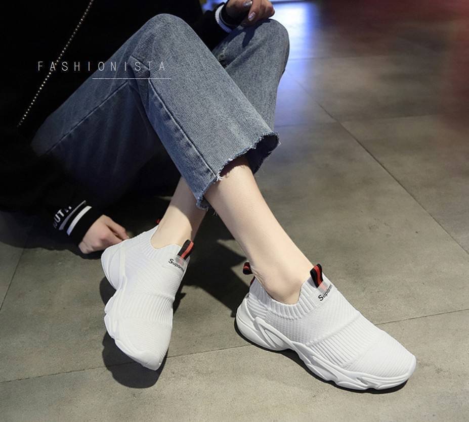 รองเท้าสลิปออนนุ่มๆเพื่อสุขภาพ ทรงสปอร์ต แฟชั่นมาแรง ไม่อยากให้พลาดเลยสำหรับรุ่นนี้ !! วัสดุผ้าทอเนื้อหนานุ่มขึ้นทรง ใส่สบาย กระชับ ยืดหยุ่นมากๆ ดีไซน์สวยเก๋ พื้นยาง 1.5 นิ้ว เดินสบายไม่เมื่อยเท้า ทรงอูมไม่บีบอัดหน้าเท้า ใครได้ใส่ต้องหลงรักแน่นอน คู่เดียว